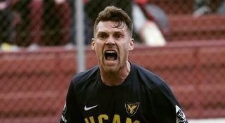 Iván Aguilar, a tiro del Recre