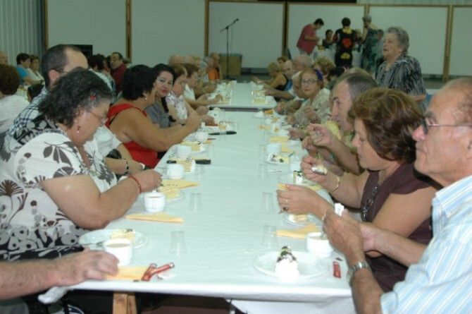 Más de 60 mayores celebran su cumpleaños en el Lazareto