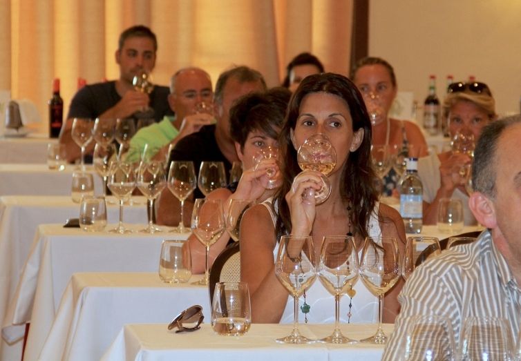 La promoción de la Ruta del Vino del Condado llega a más de 20.000 personas este verano