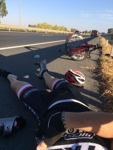 Buscan a un conductor que atropelló a dos ciclistas en Gibraleón y se dio a la fuga sin auxiliarles