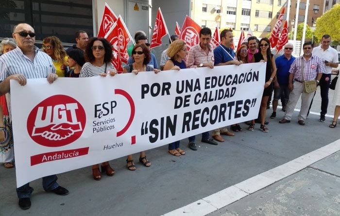 Concentración de UGT 'por una calidad en la educación sin recortes'