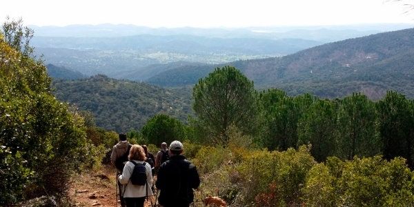 Jornada de senderismo para conocer los parajes y la gastronomía de la Sierra