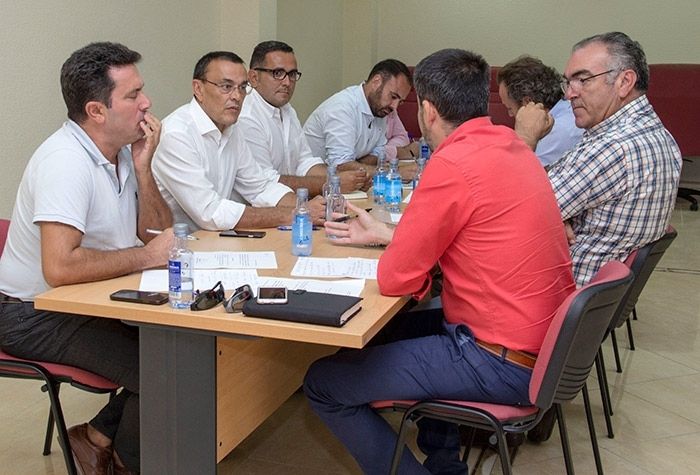 La búsqueda de nuevas vías de comercialización y empaquetado, objetivos de la II Mesa de la Pesca
