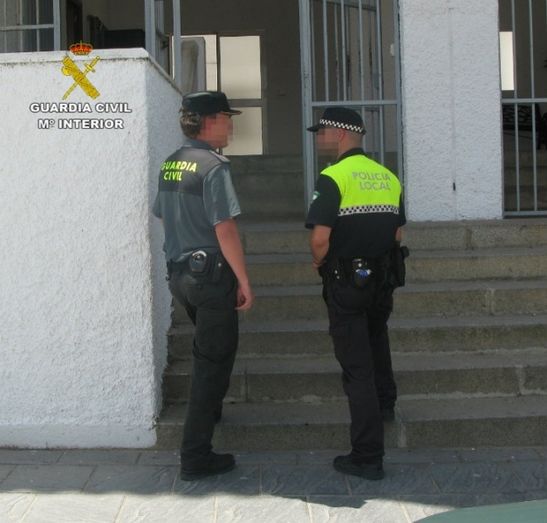 Detienen en Almonte a dos varones por falsificar permisos de conducir extranjeros