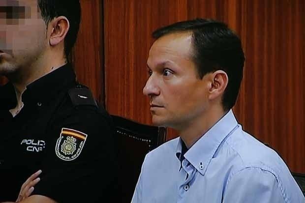 José Bretón, intervenido en el hospital tras provocarse dos cortes en el cuello