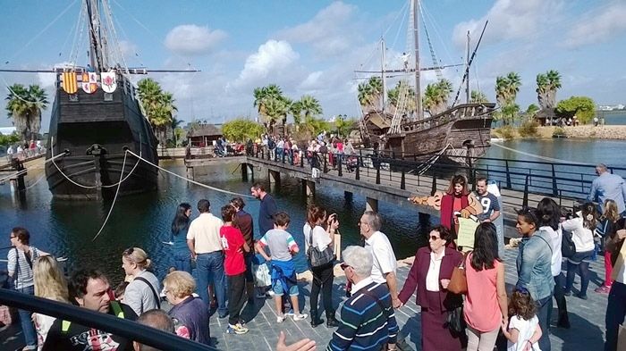 El Muelle de las Carabelas celebra el 12 de Octubre con puertas abiertas, diversión y fiesta multicultural
