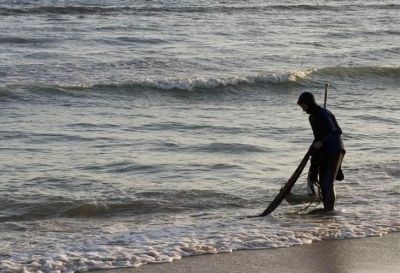 La Junta autoriza el marisqueo en la zona de producción de Isla Canela tras poder tomar muestras de talla comercial en sus aguas