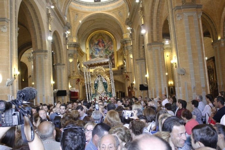 Espectacular traslado de la Virgen hasta la ermita de Montemayor