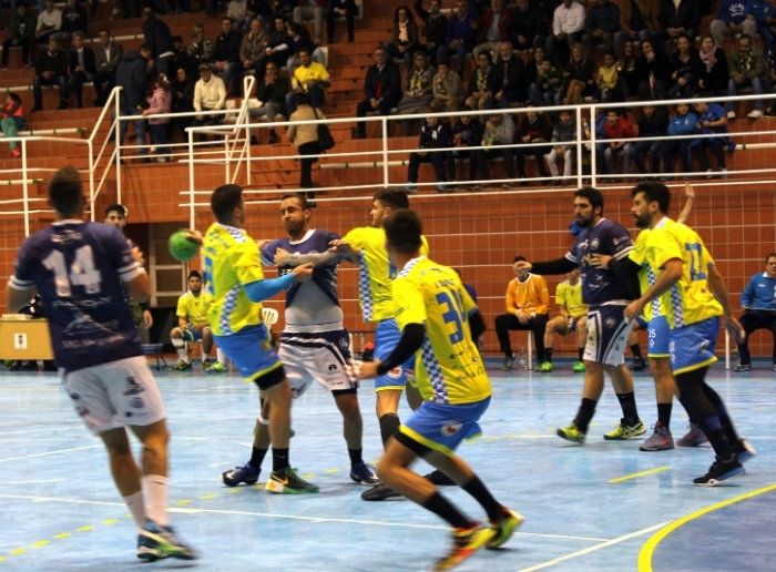 Un PAN Moguer tremendamente batallador se va de vacío  ante Tenerife (26-28)