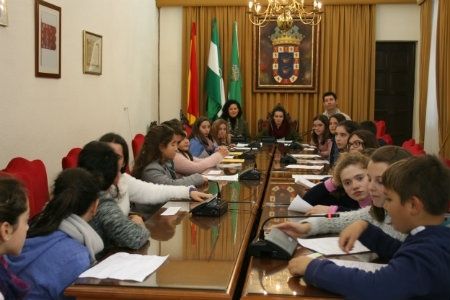 Representantes de los siete centros escolares de Valverde participan en el Pleno Municipal Infantil