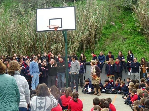 Baño de masas de Zamora y Núñez en el Montessori