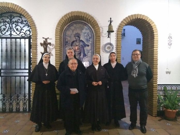 Las Agustinas entregan 1.800 euros de un mercadillo benéfico a la Ciudad de los Niños