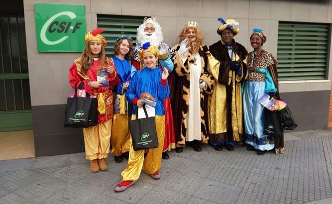 Los Reyes Magos visitan CSIF para repartir juguetes y recoger alimentos