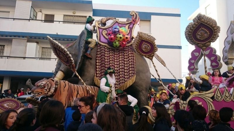 Isla Cristina despide la Navidad con una gran cabalgata de Reyes