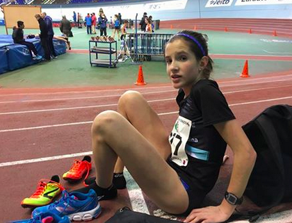 Marta Corazón bate su marca personal y logra la mínima en 3.000 metros para el Nacional Cadete
