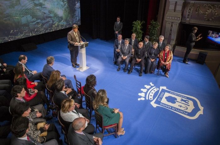 El alcalde destaca el 'gran momento' de la ciudad en la entrega de las medallas de Huelva