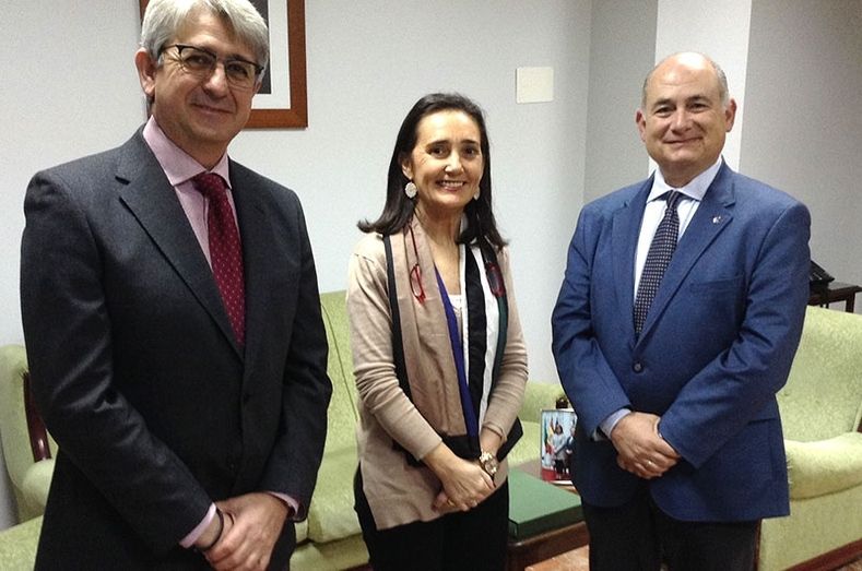 La subdelegada del Gobierno y el presidente de AIQBE destacan la capacidad de la industria de “generar empleo de calidad”