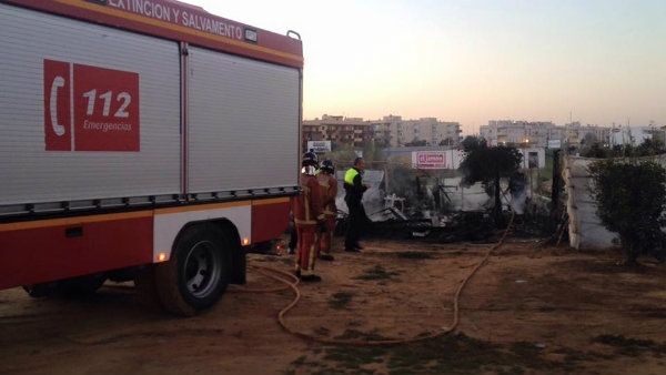 Extinguido un incendio que ha afectado a dos chabolas en un asentamiento de inmigrantes en Lepe