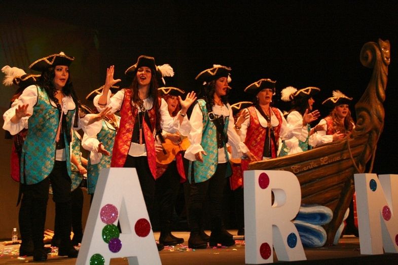 Las agrupaciones sacan brillo al primer fin de semana de Carnaval