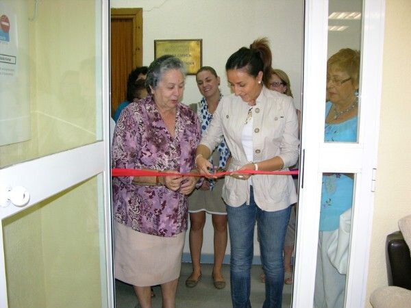 La asociación de Mujeres Jubiladas Pastora María Garfias de Moguer inaugura su nueva sede