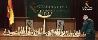 Una operación coordinada por la Interpol interviene 288 piezas elaboradas en marfil en Isla Cristina y Huelva y una boa en Punta Umbría