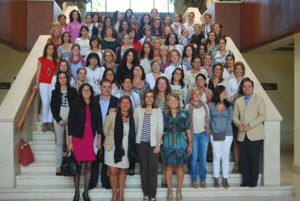 Fátima Báñez asegura que el PP apuesta por la mujer como protagonista de la salida de la crisis en Huelva