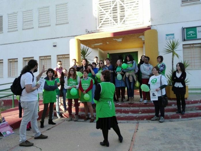 Concentración en apoyo del mantenimiento de las unidades de centros públicos