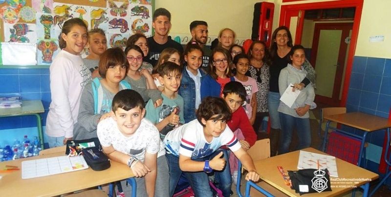 Iván Robles y Manu Torres visitan el Ceip Virgen del Pilar