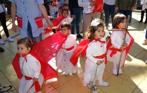 Los pequeños protagonizan el Viernes de Dolores en Isla Cristina