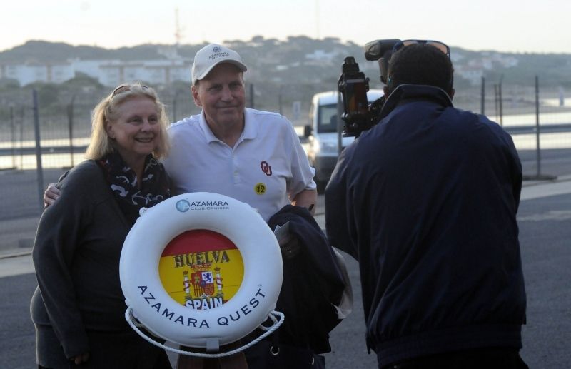 El crucero 'Azamara Quest' recala con 580 pasajeros en el Puerto de Huelva