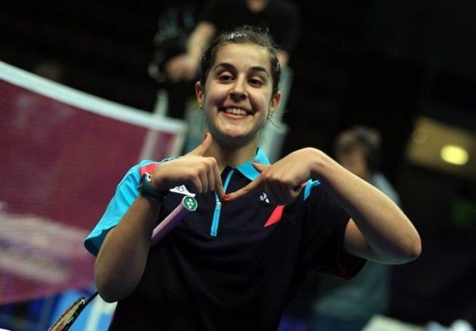 Una autoritaria Carolina Marín no da opción a Sindhu y accede a las semis de Singapur