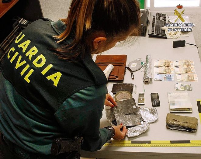 Intentan estafar 6.000 euros a un sanjuanero ofreciéndole convertir papeles en billetes de 50 euros