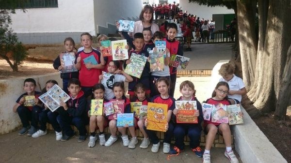 Primer Mercadillo del Libro Solidario del colegio Montessori