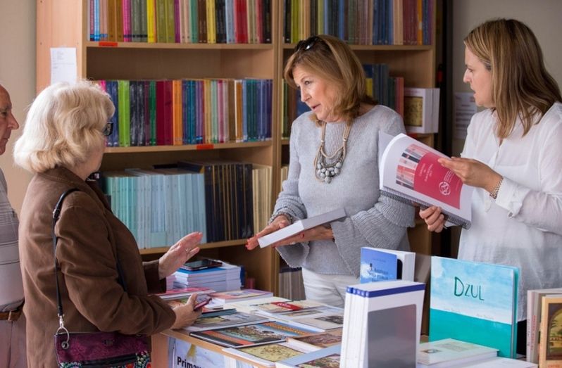 La Feria del Libro celebra mañana el Día Internacional del Libro con un homenaje a la poeta Julia Uceda