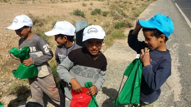 Csif dona materia escolar y de juego para el rally solidario 'Clásicos del Atlas' de Marruecos