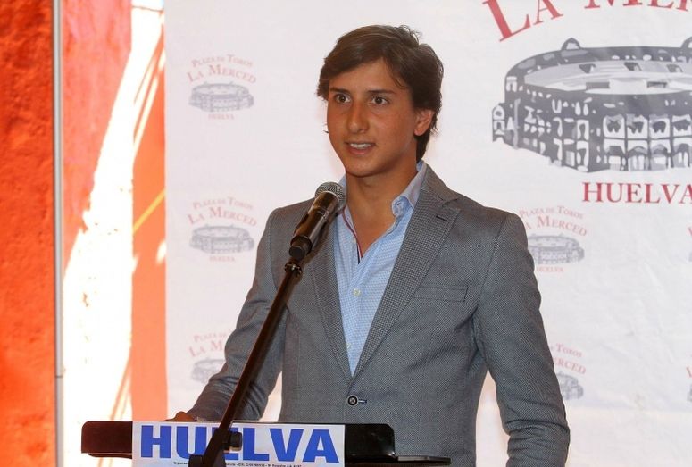 Roca Rey apadrina una clase práctica en La Merced a favor del Banco de Alimentos