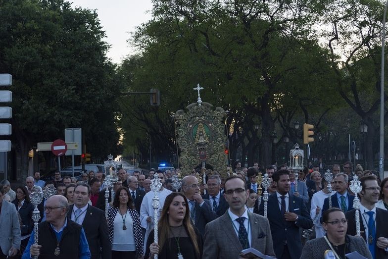 Traslado del Simpecado de la Hermandad del Rocío de Huelva a la iglesia de la Concepción