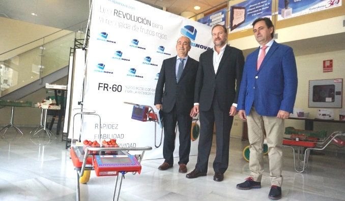 El sector fresero respalda el lanzamiento del FR-60, una herramienta tecnológica que aporta ahorro y calidad a la recogida de frutos