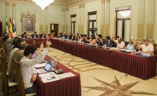 El pleno aprueba la demolición de la central térmica Cristobal Colón y poner en valor el Parque Moret