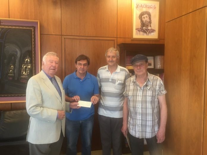 La Fundación Caja Rural del Sur entrega a ‘Ayuda al Refugiado’ 3.000 euros recaudados en la exposición de Alfonso Aramburu