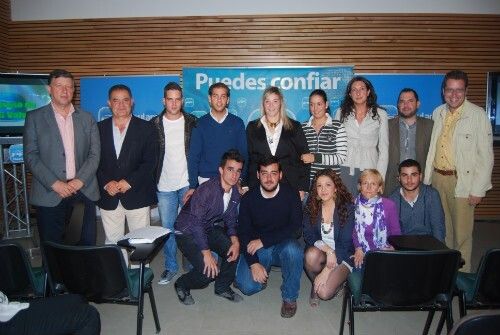 El PP culpa al PSOE de la falta de oportunidades para los jóvenes y asegura que el empleo será la obsesión de Rajoy