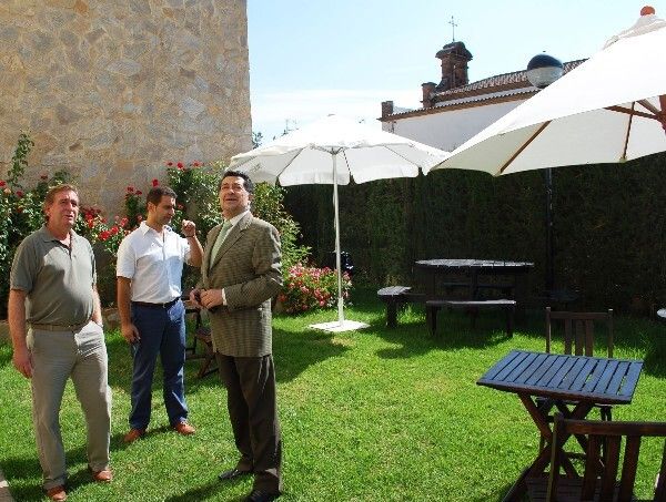 Barrero destaca que 7.000 empleos de los 20.000 comprometidos se crearán en el sector servicios