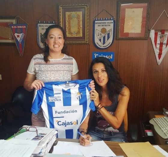 El Sporting Huelva cierra su línea defensiva con la renovación de Elena Pavel, que cumplirá 11 años en el club