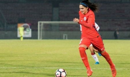 La delantera internacional chilena del Colo-Colo Bárbara Santibáñez, refuerzo de entidad para el Sporting Huelva