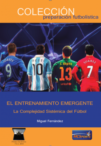 Miguel Fernández presenta en la Caja Rural su libro 'El entrenamiento emergente: la complejidad sistémica del fútbol'