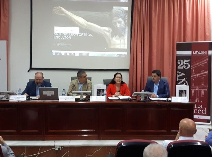 Presentan una obra que ensalza la figura y obra del escultor Antonio León Ortega