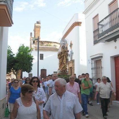 La Virgen del Pino procesiona por las calles de Niebla