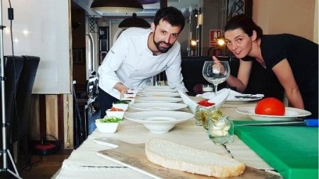 El cocinero onubense Javier Fuster queda en segundo lugar en un concurso que premia la mejor sopa fría de Andalucía