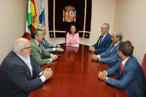 Los servicios paraduaneros y las infraestructuras logísticas centran la reunión de HuelvaPort con la subdelegada del Gobierno