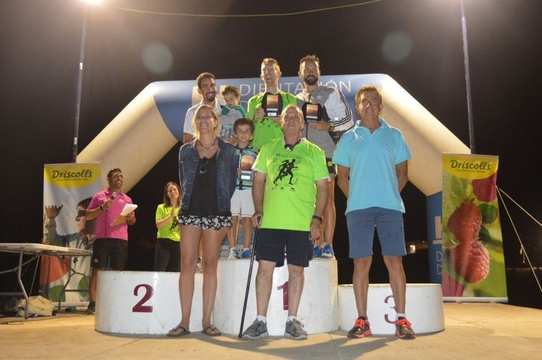 José Manuel García y Paula Rodríguez ganan la Carrera Solidaria Nocturna de Punta Umbría 